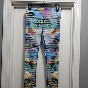 Noli yoga floral stripe capri leggings